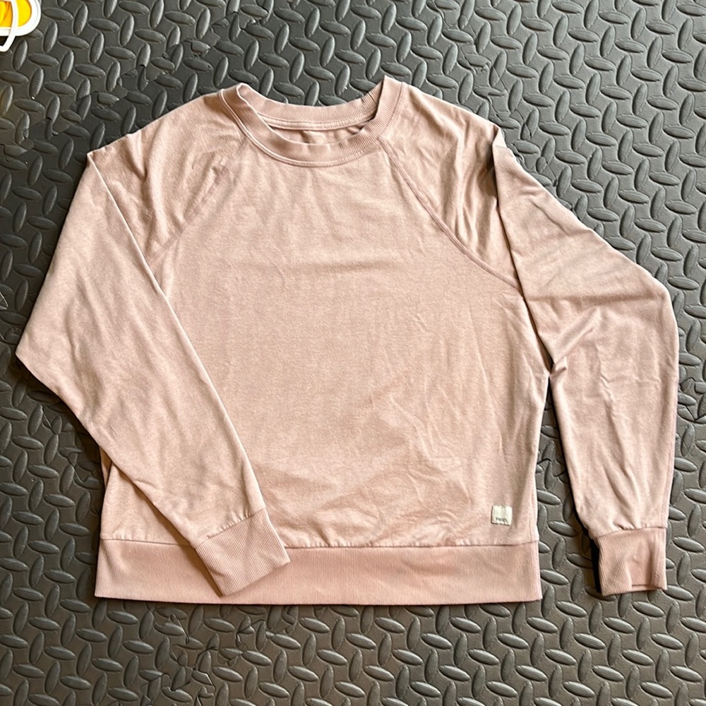 Vuori long sleeve halo performance crew